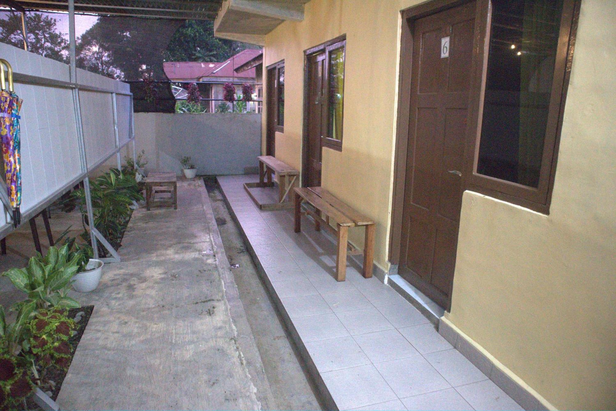 Tange Guest House Ruteng Bagian luar foto