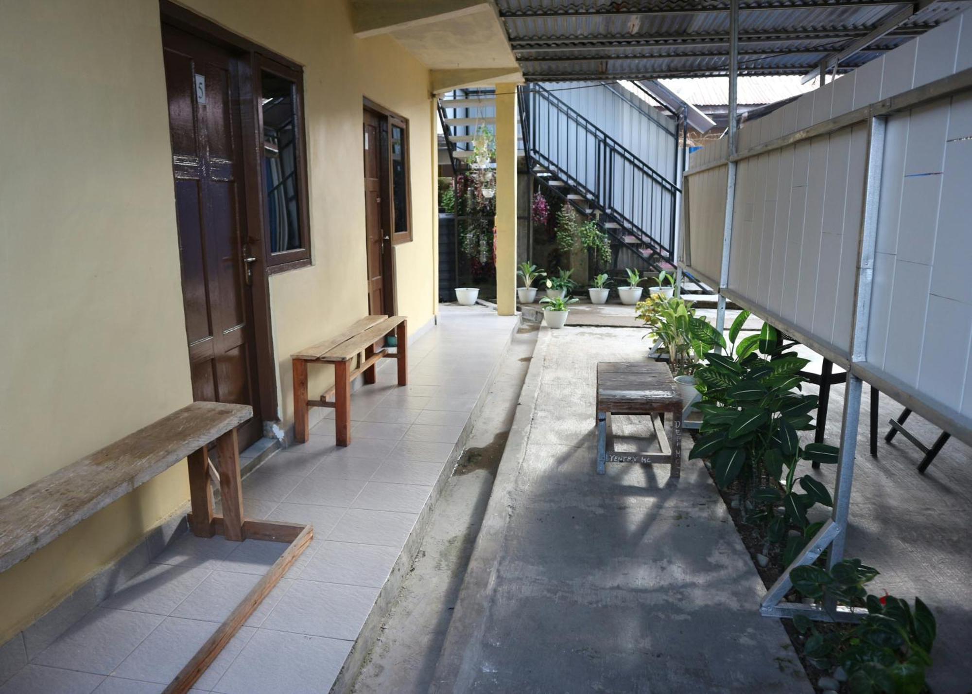 Tange Guest House Ruteng Bagian luar foto