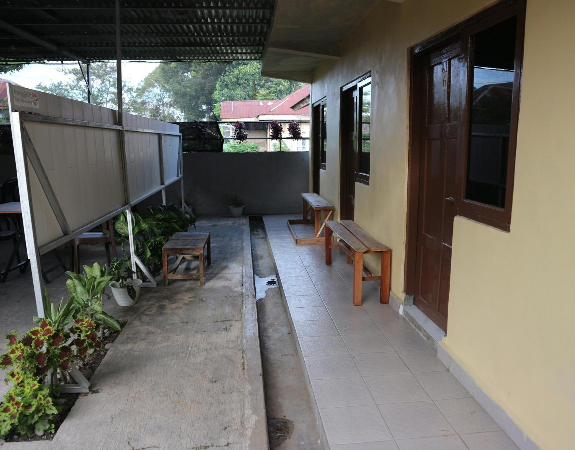 Tange Guest House Ruteng Bagian luar foto